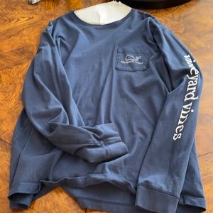 Vineyard vine tshirt